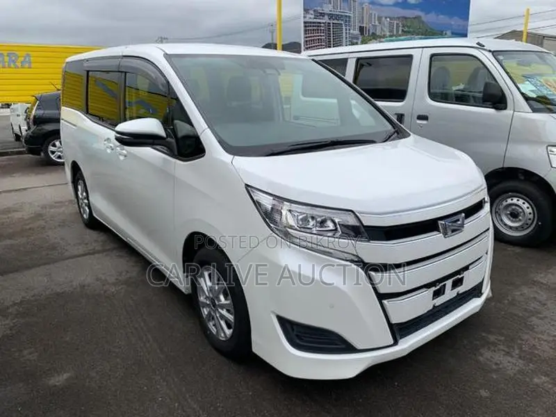 Toyota Noah Hybrid X package 2021