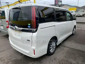 Toyota Noah Hybrid X package 2021