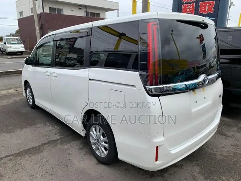 Toyota Noah Hybrid X package 2021