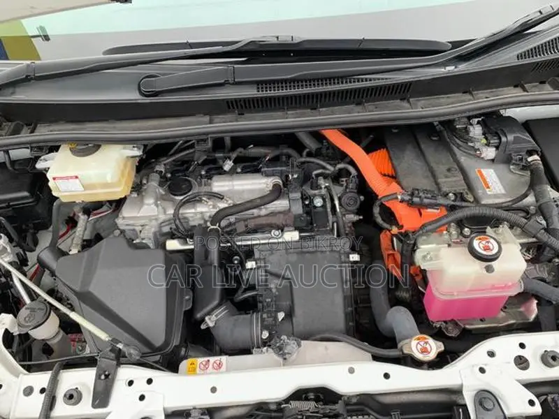 Toyota Noah Hybrid X package 2021