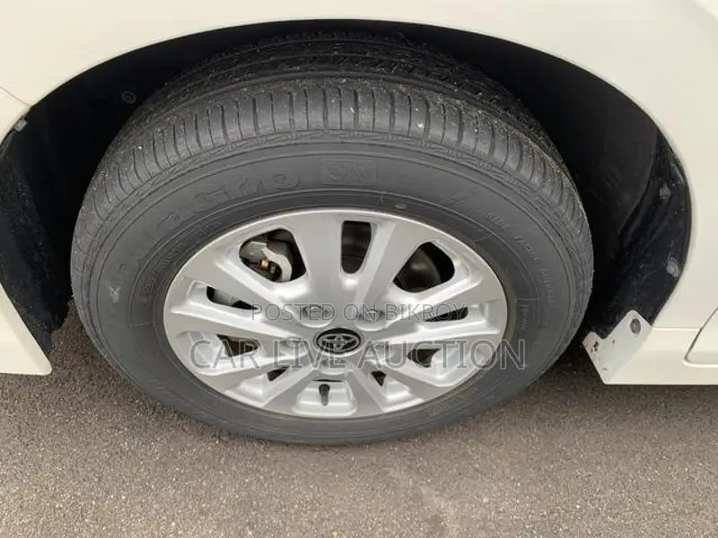 Toyota Noah Hybrid X package 2021