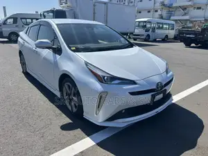Toyota Prius A Touring Selection 2021