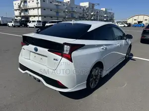 Toyota Prius A Touring Selection 2021