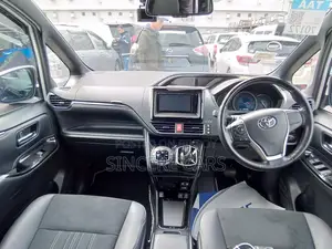 Toyota Esquire GI PREMIUM HYBRID 2021