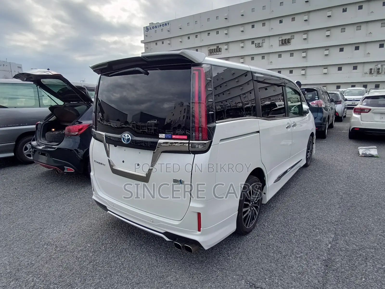 Toyota Esquire GI PREMIUM HYBRID 2021