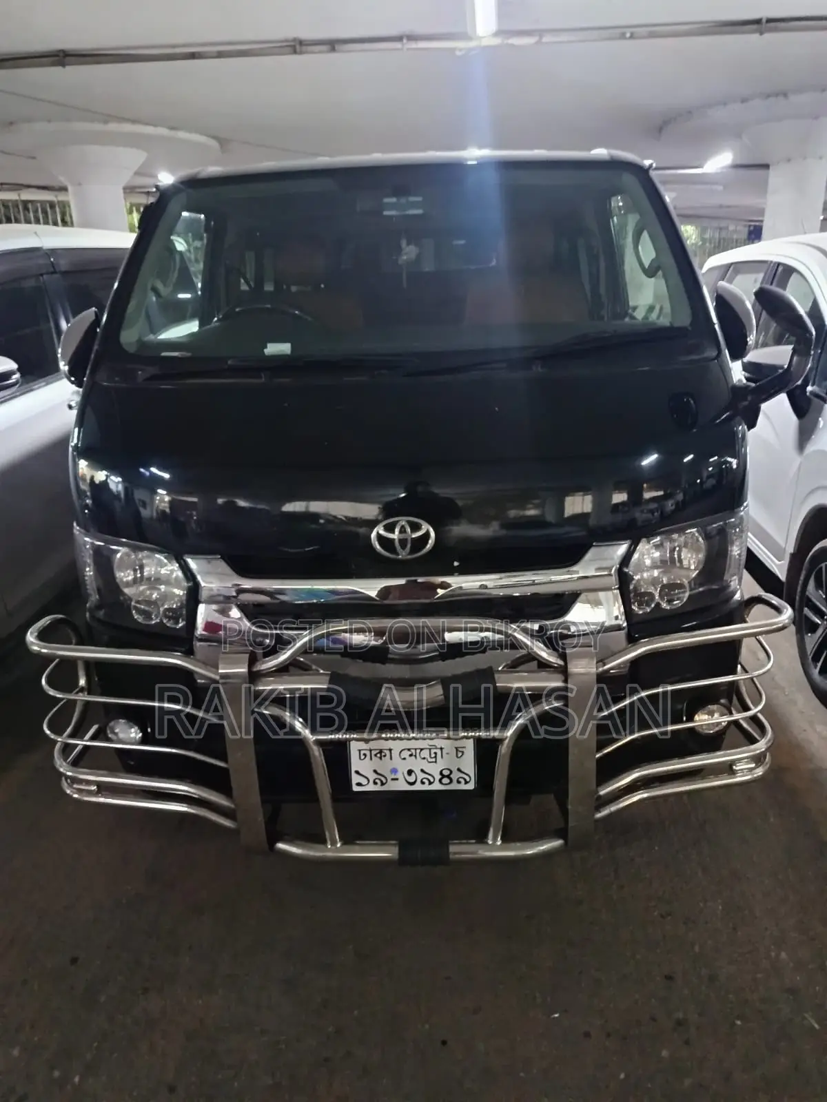 Toyota Hiace . 2012