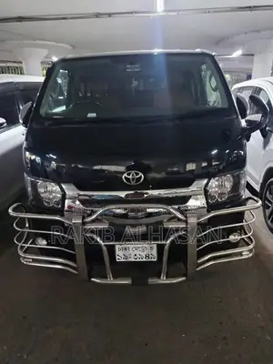 Toyota Hiace . 2012