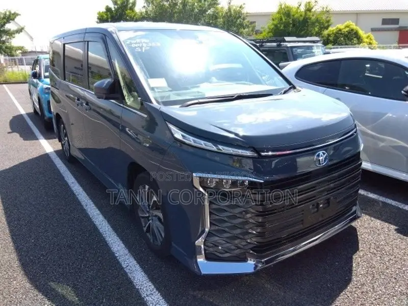 Toyota Voxy Hybrid S-Z 4.5 Grade 2022
