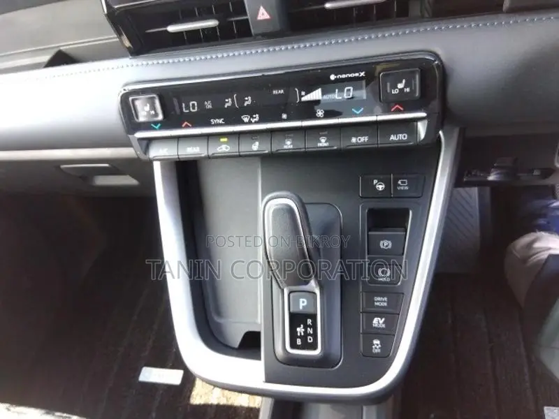 Toyota Voxy Hybrid S-Z 4.5 Grade 2022