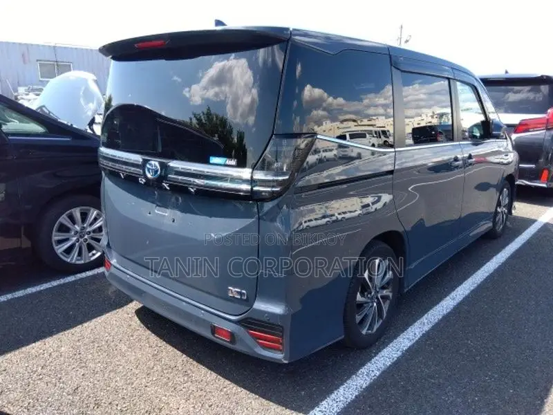 Toyota Voxy Hybrid S-Z 4.5 Grade 2022