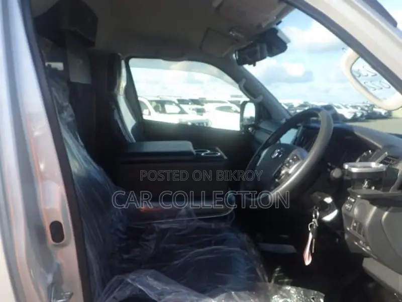Toyota Hiace GL Dual AC 2023
