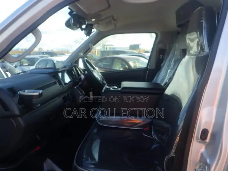Toyota Hiace GL Dual AC 2023