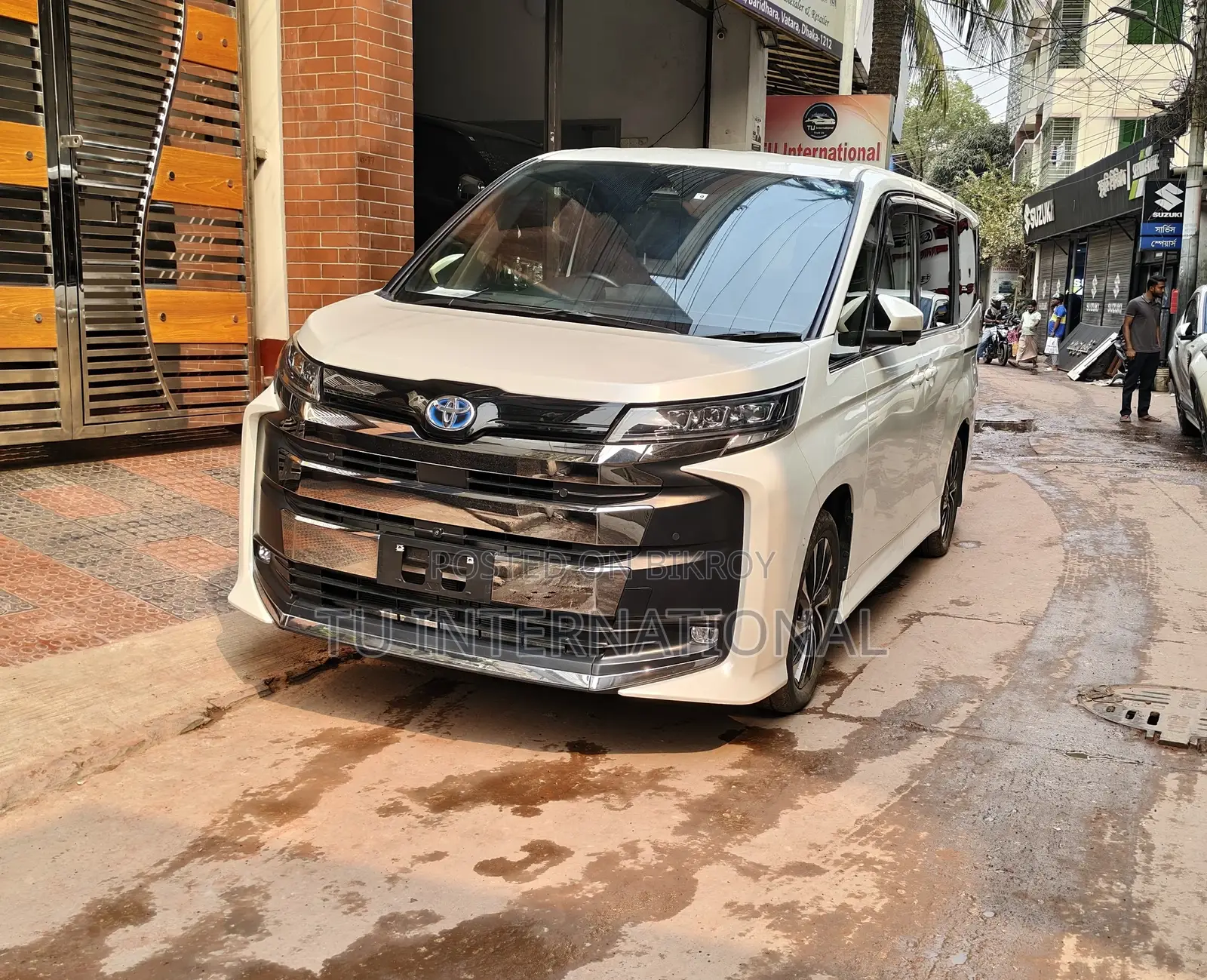 Toyota Noah SZ HYBRID UNIT 2022