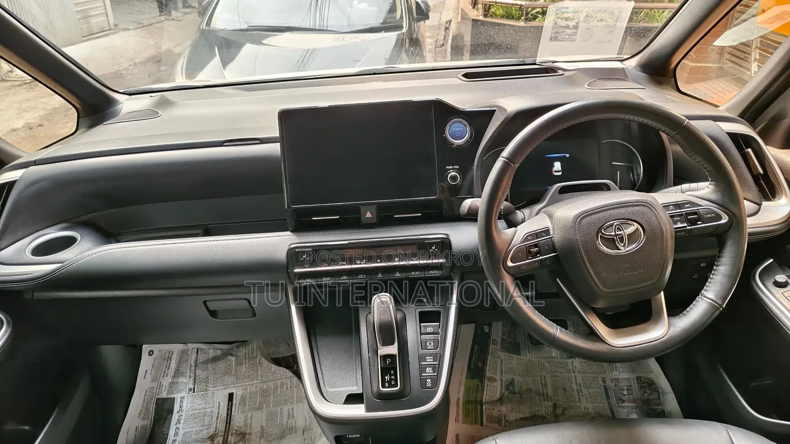 Toyota Noah SZ HYBRID UNIT 2022