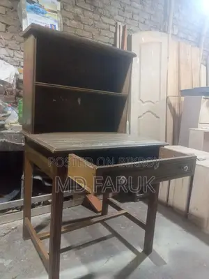 একটা সুন্দর পড়ার টেবিল বিক্রি হবে