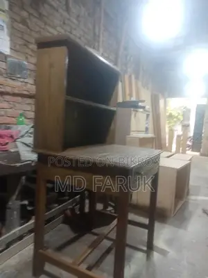 একটা সুন্দর পড়ার টেবিল বিক্রি হবে