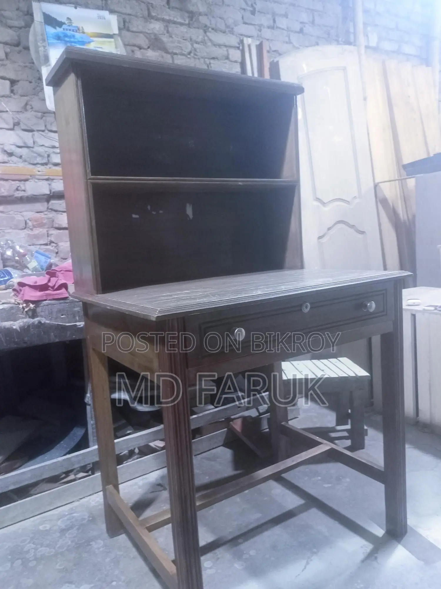 একটা সুন্দর পড়ার টেবিল বিক্রি হবে