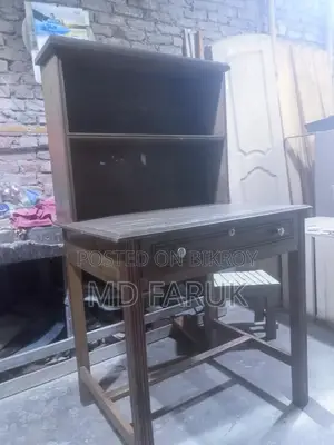 একটা সুন্দর পড়ার টেবিল বিক্রি হবে