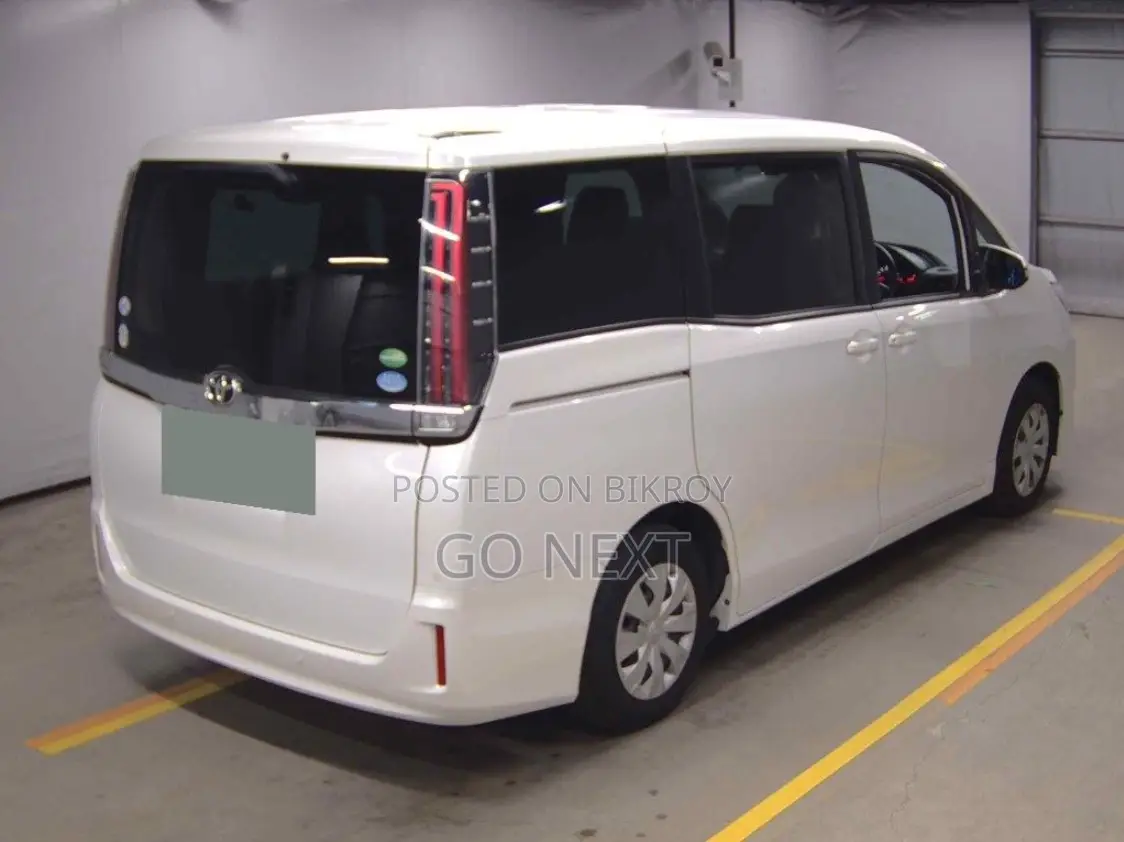 Toyota Noah X Smart 2020