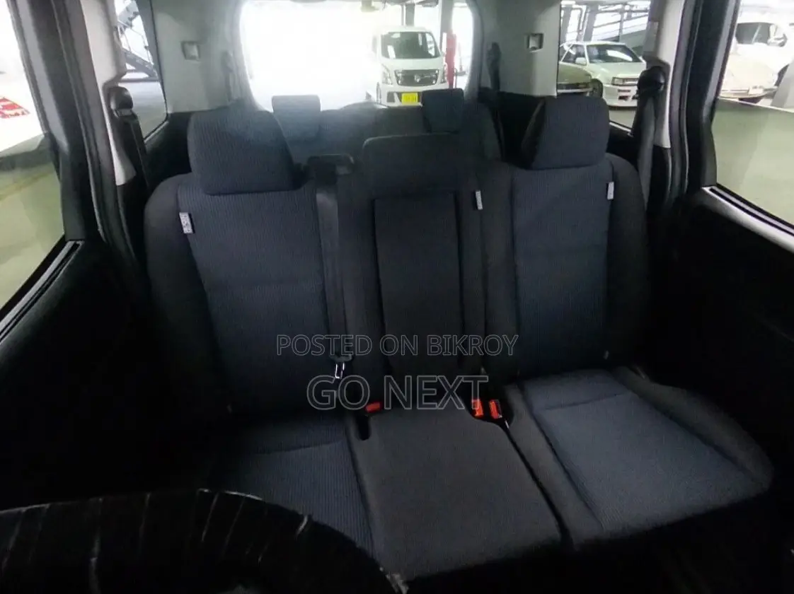 Toyota Noah X Smart 2020