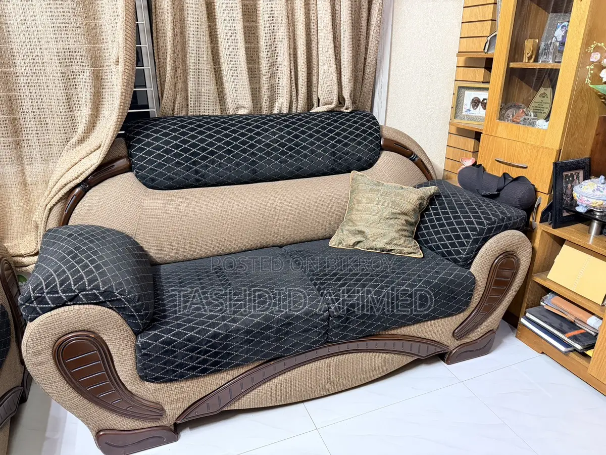3 Set Sofa with A Tea Table