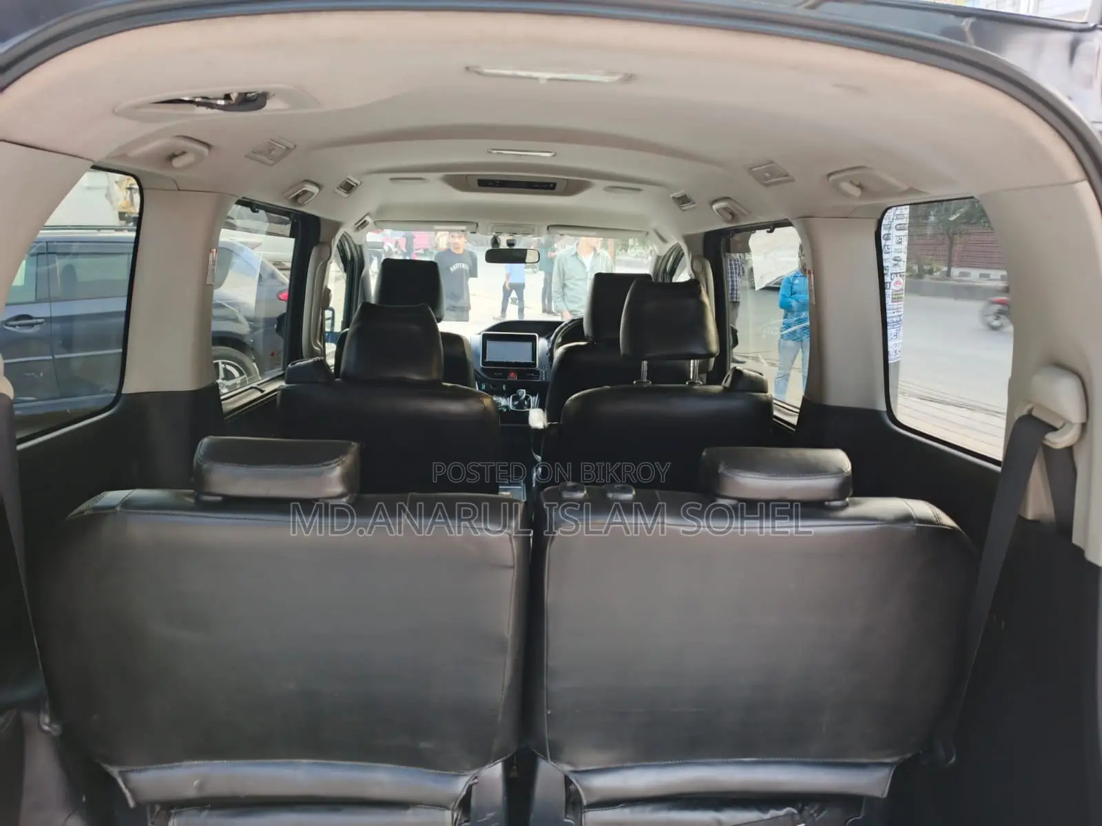 Toyota Noah Hybrid 2015