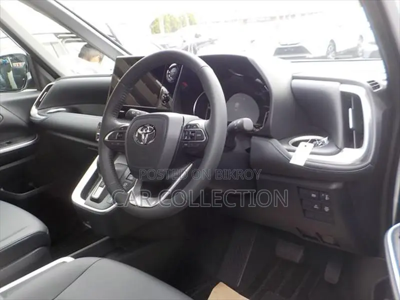 Toyota Voxy S-Z 2025