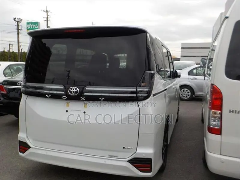 Toyota Voxy S-Z 2025