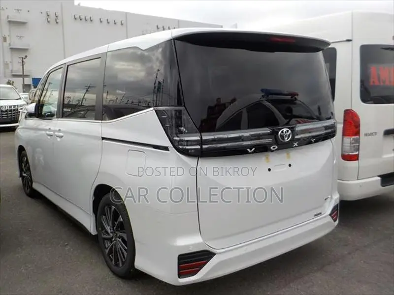 Toyota Voxy S-Z 2025