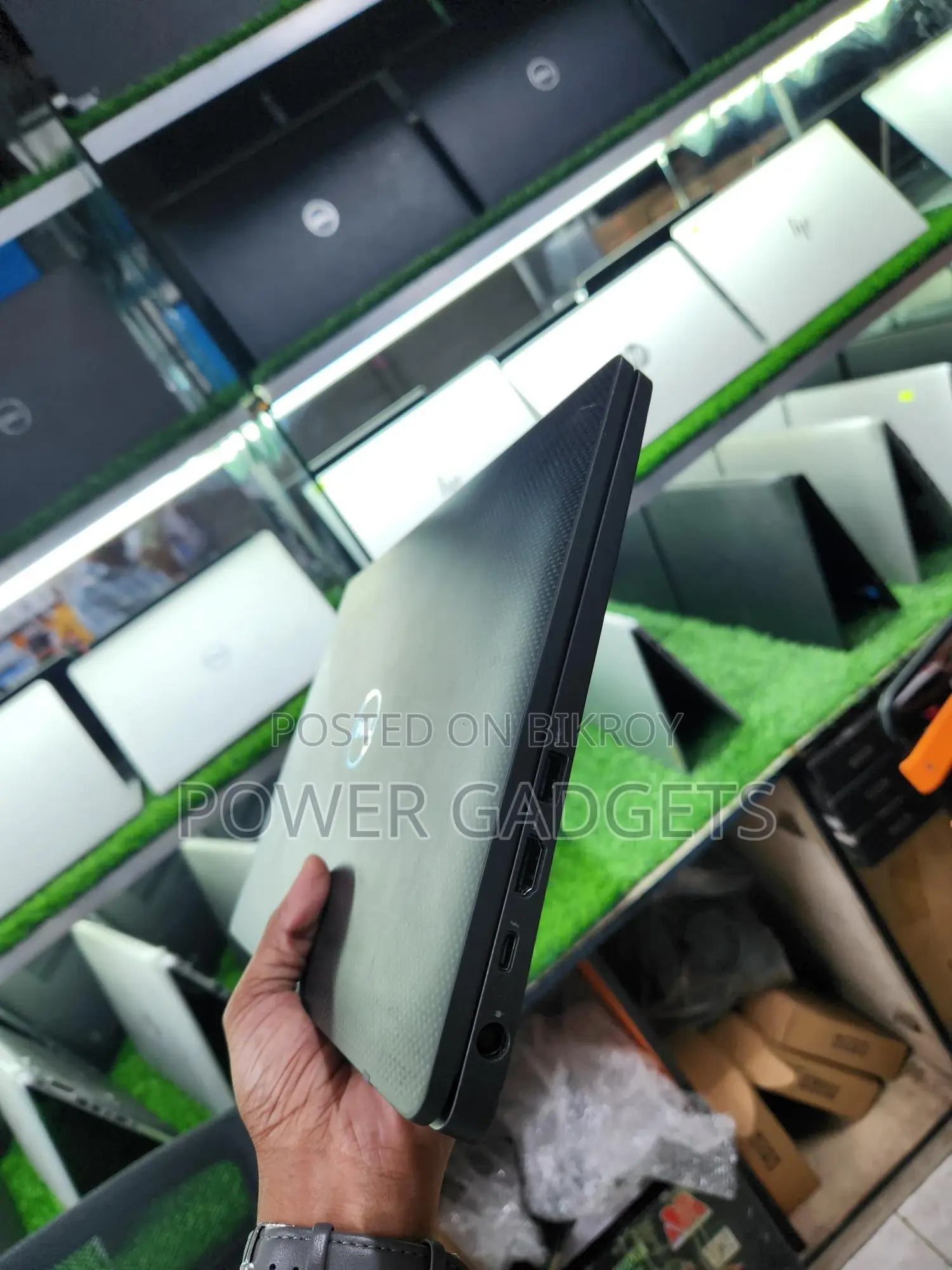 Dell Latitude 7400 core i5 ( IPS FHD Display )