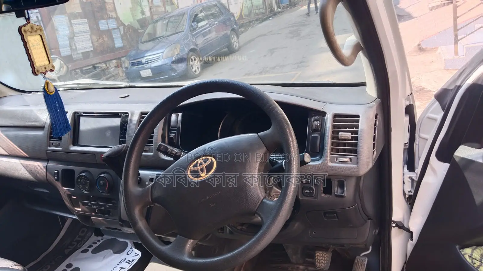 Toyota Hiace white 2006