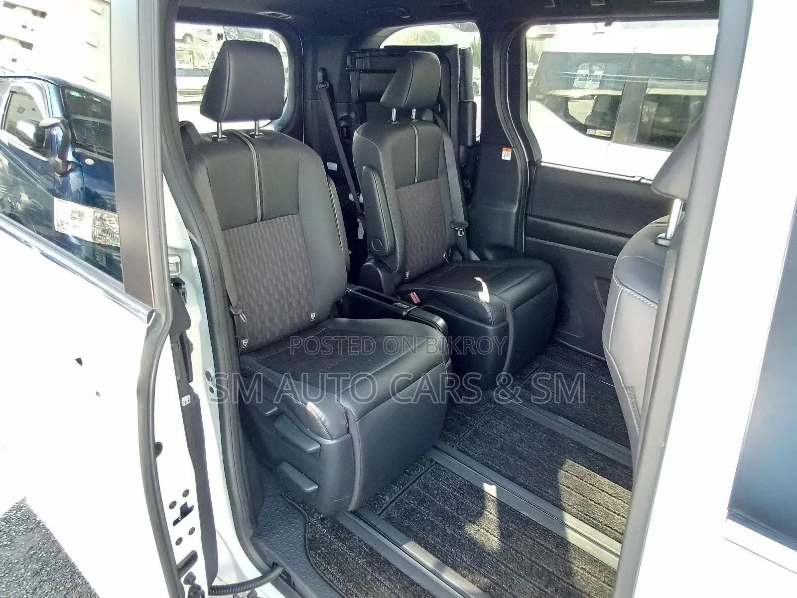 Toyota Noah Hybrid SZ Pearl New 2024