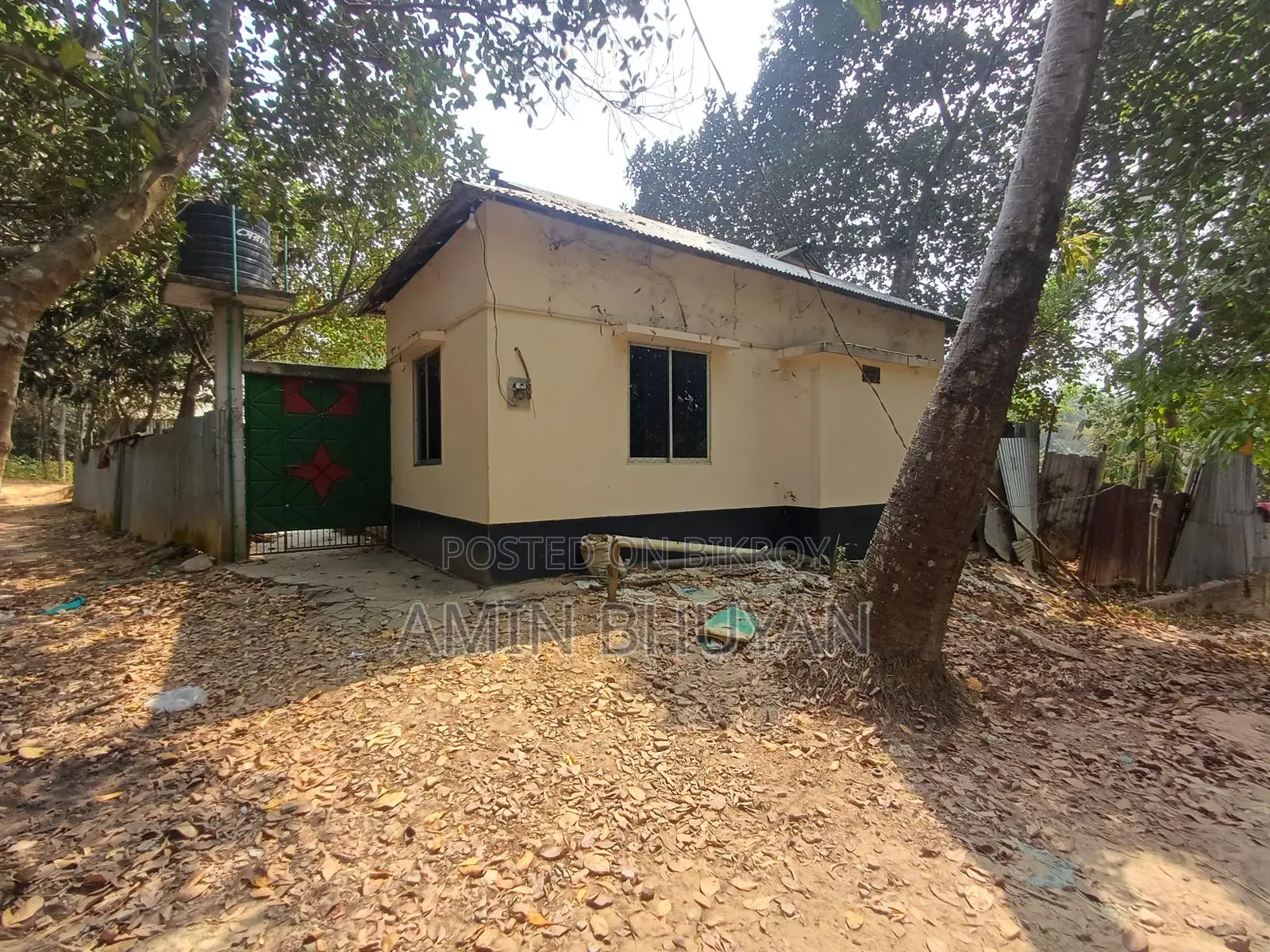 Beautiful house with 3 rooms, 2 bathrooms, cow shed, and a tin-shed