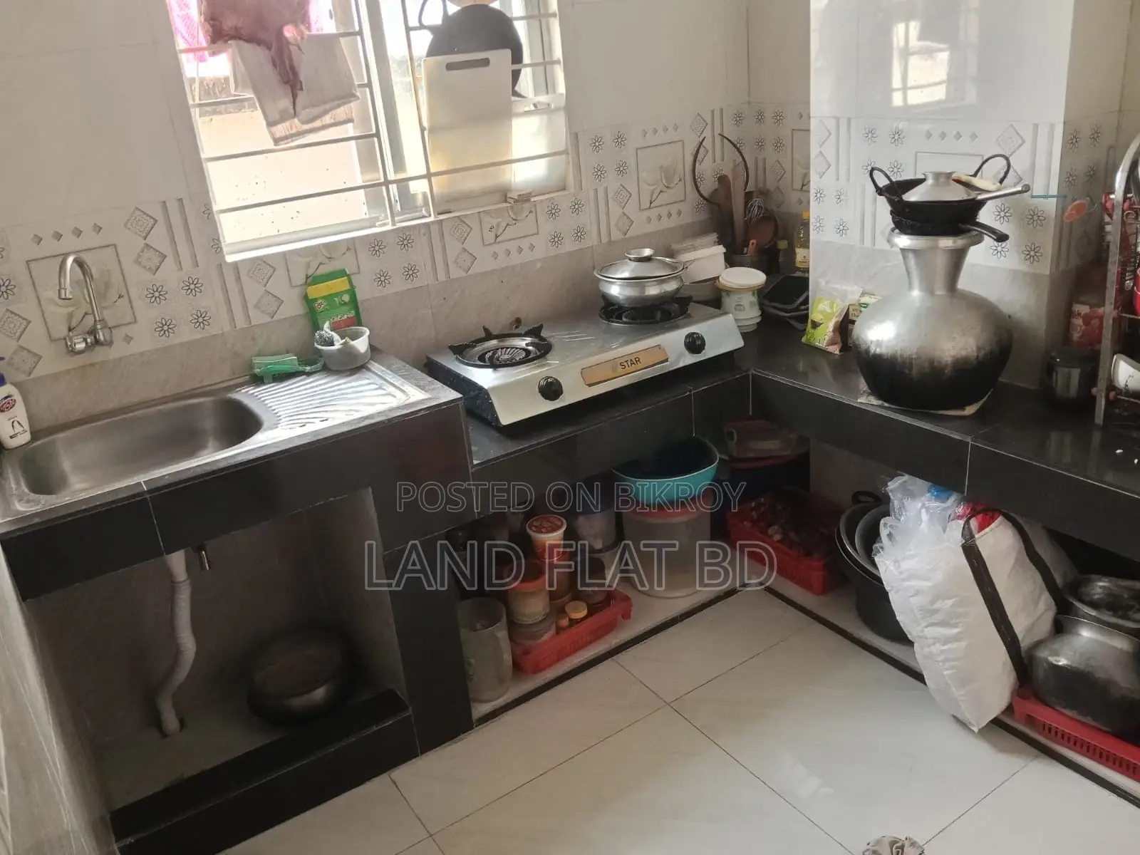 ঢাকা উদ্যানে ১১১০ বর্গফুটের ফ্ল্যাট বিক্রয় চলছে।