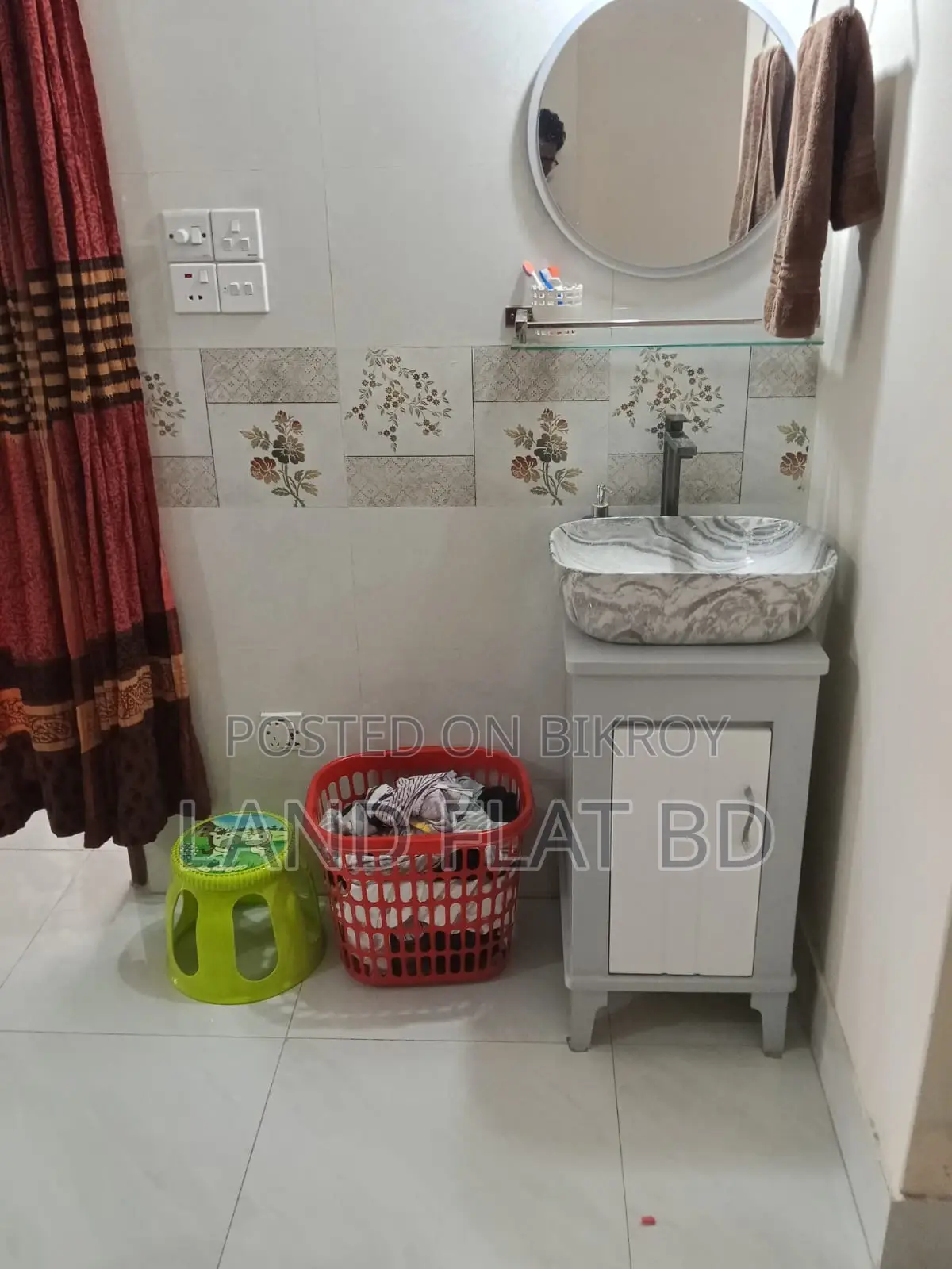 ঢাকা উদ্যানে ১১১০ বর্গফুটের ফ্ল্যাট বিক্রয় চলছে।
