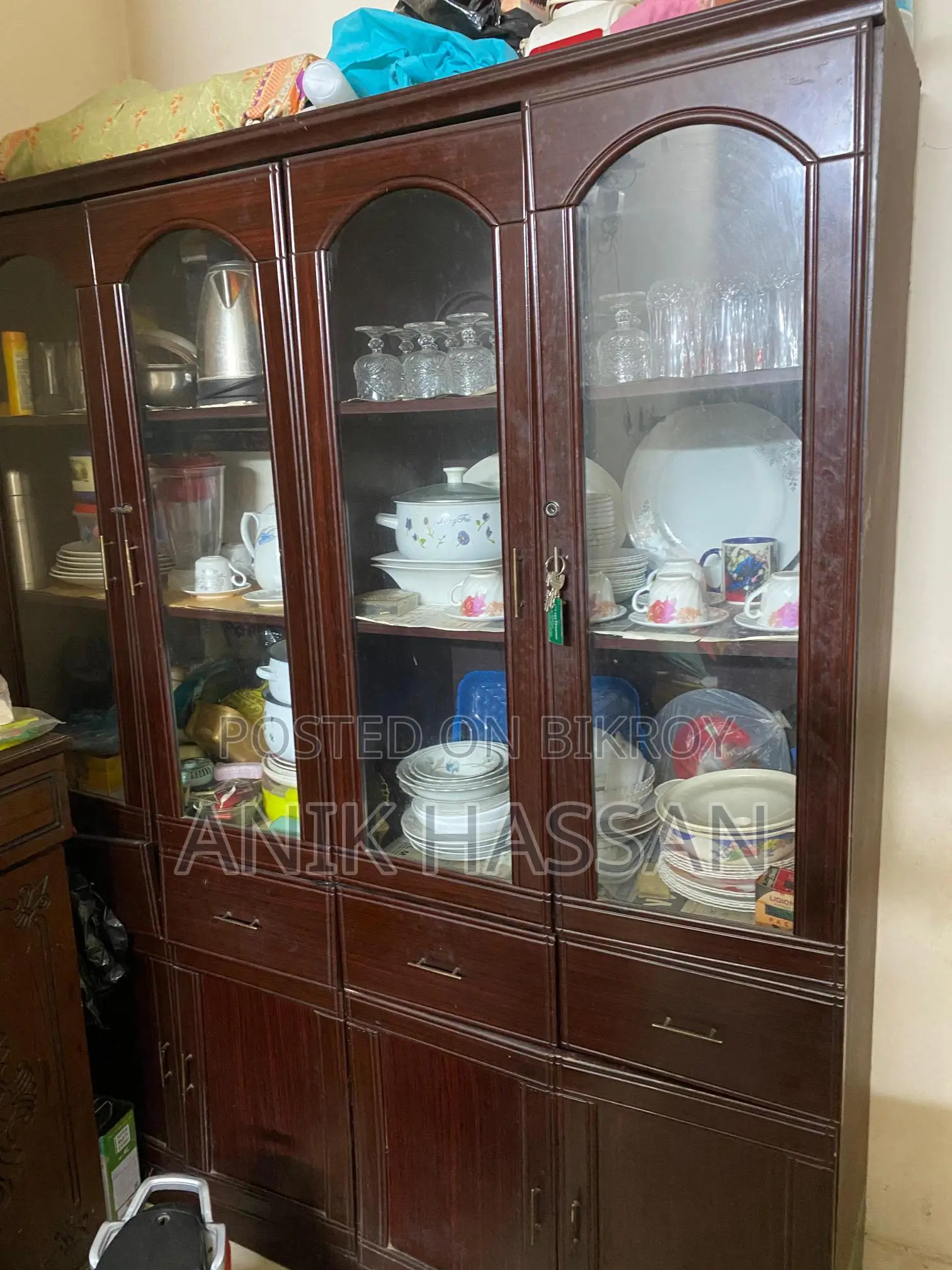 দরজাগুলোতে সমস্যা, কব্জাগুলো ঠিক করলেই হবে