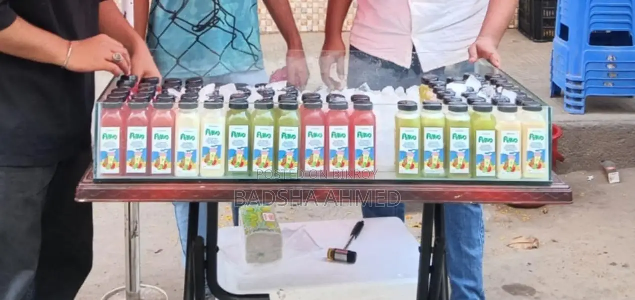 জুস বোতল সাজানোর কাচের ডিসপ্লে বক্স – বিজনেসের জন্য