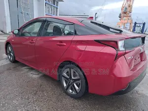 Toyota Prius S Touring Selection 2019
