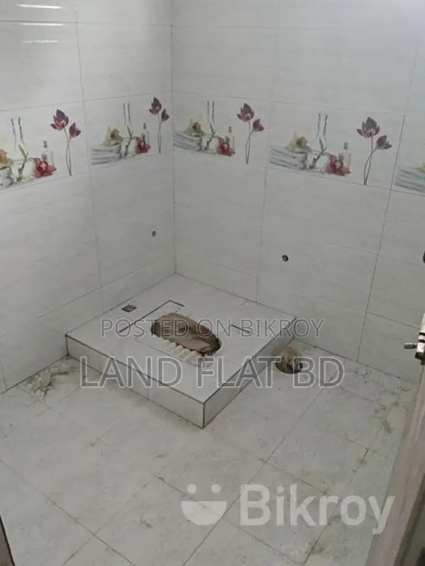 South-facing ready flat with parking on Bosila Tower Road, 1500 sq ft