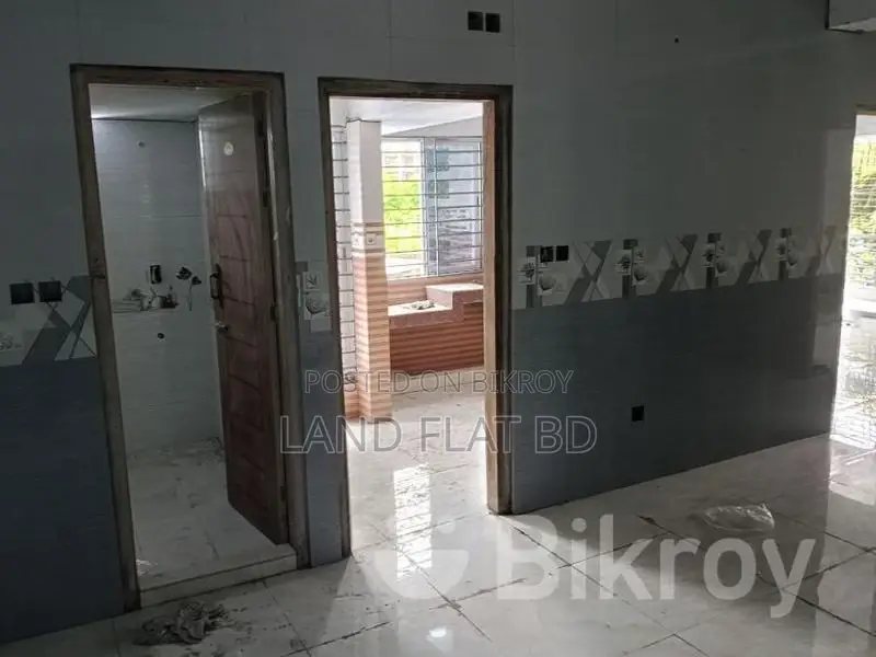 South-facing ready flat with parking on Bosila Tower Road, 1500 sq ft