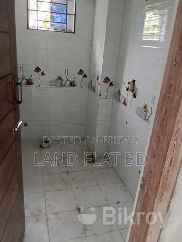 South-facing ready flat with parking on Bosila Tower Road, 1500 sq ft