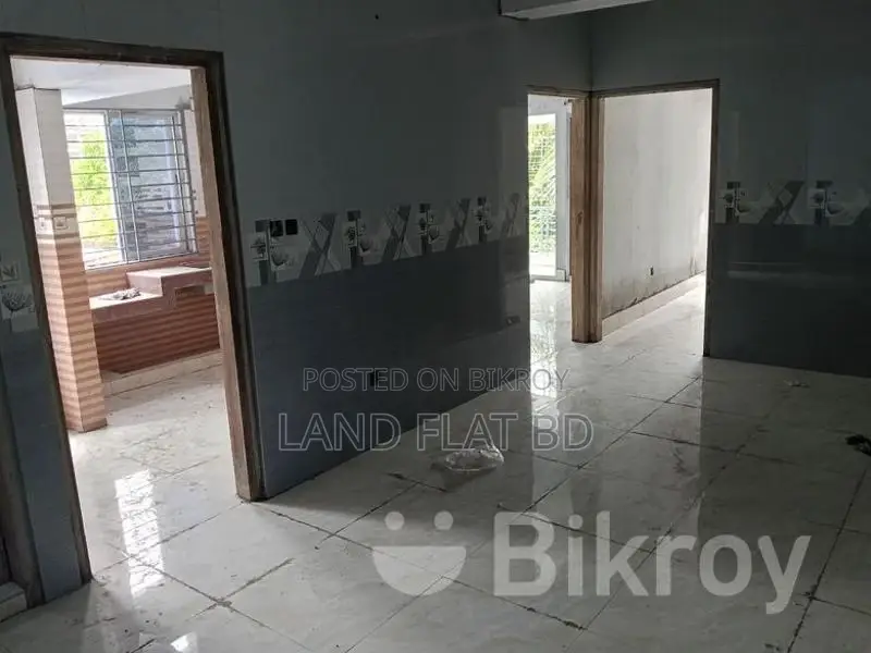 South-facing ready flat with parking on Bosila Tower Road, 1500 sq ft