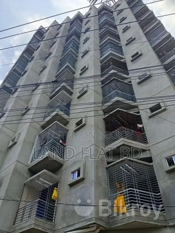 South-facing ready flat with parking on Bosila Tower Road, 1500 sq ft