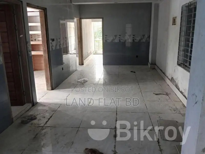 South-facing ready flat with parking on Bosila Tower Road, 1500 sq ft
