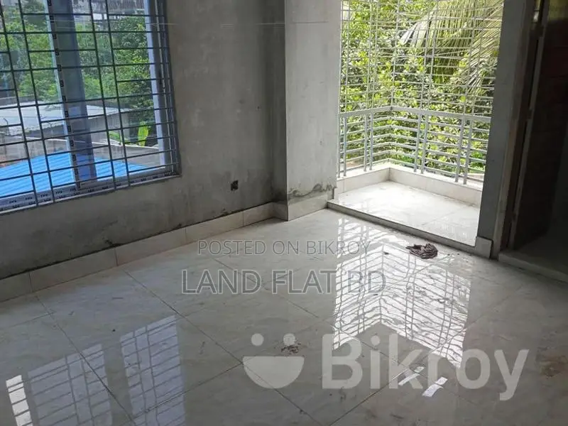 South-facing ready flat with parking on Bosila Tower Road, 1500 sq ft