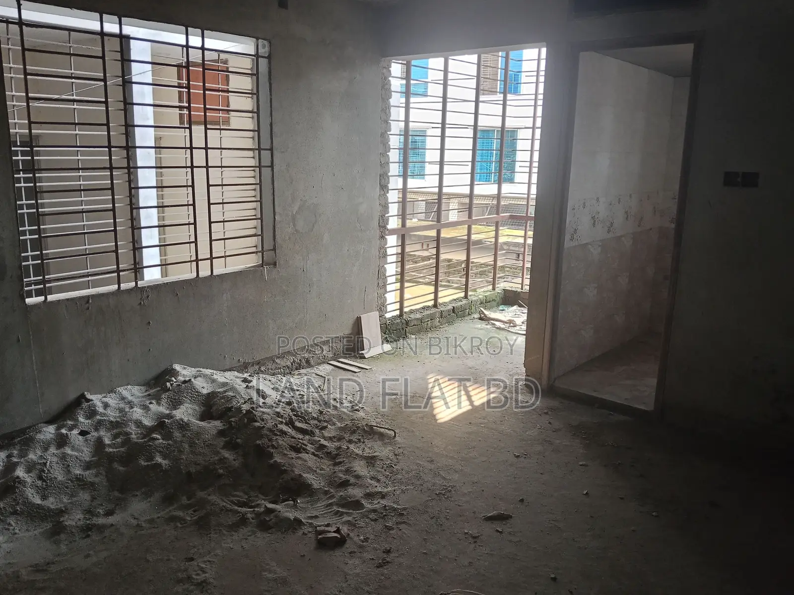 Brand New Ready Flat for Sale - 1450 Sq Ft, 3rd Floor