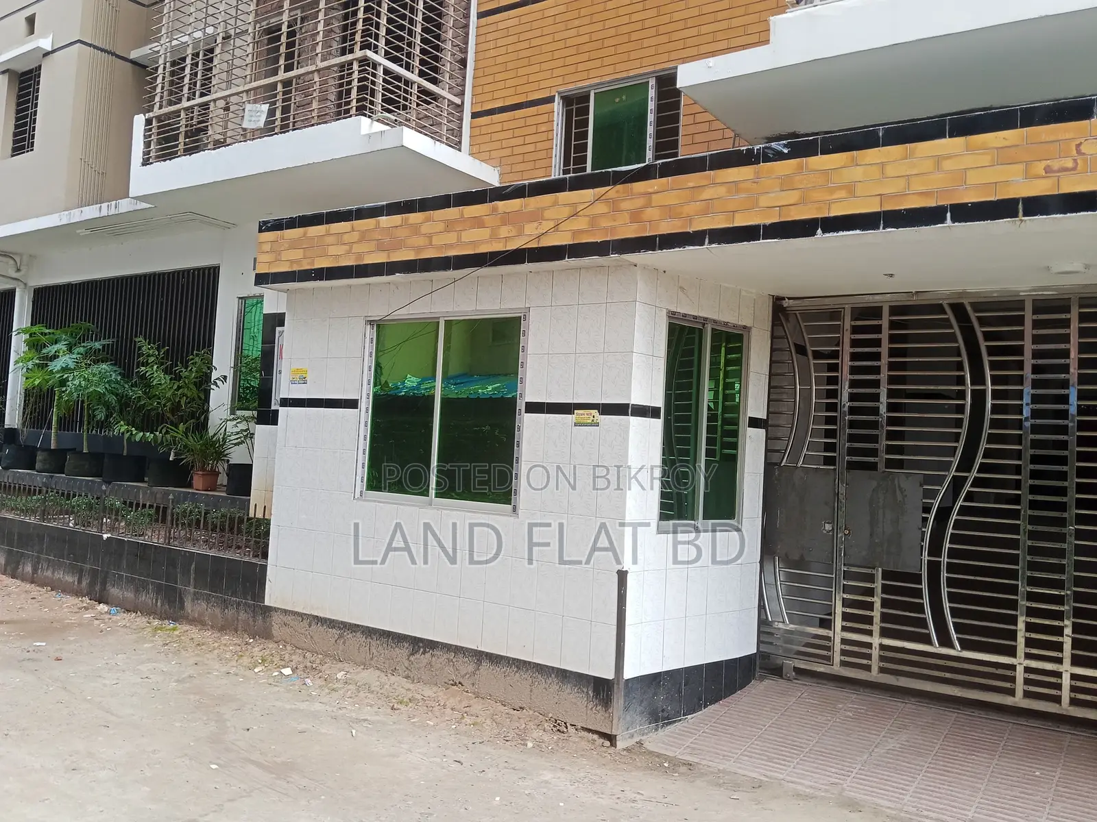 Brand New Ready Flat for Sale - 1450 Sq Ft, 3rd Floor
