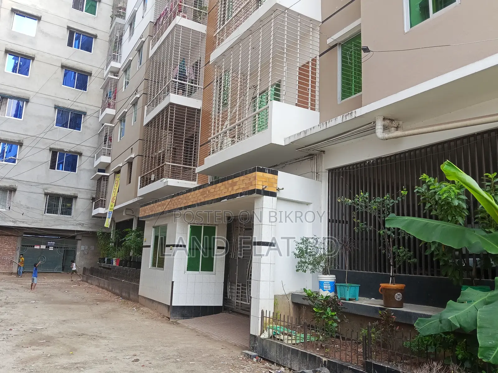 Brand New Ready Flat for Sale - 1450 Sq Ft, 3rd Floor