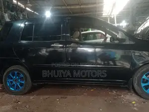 Toyota Raum . 2009