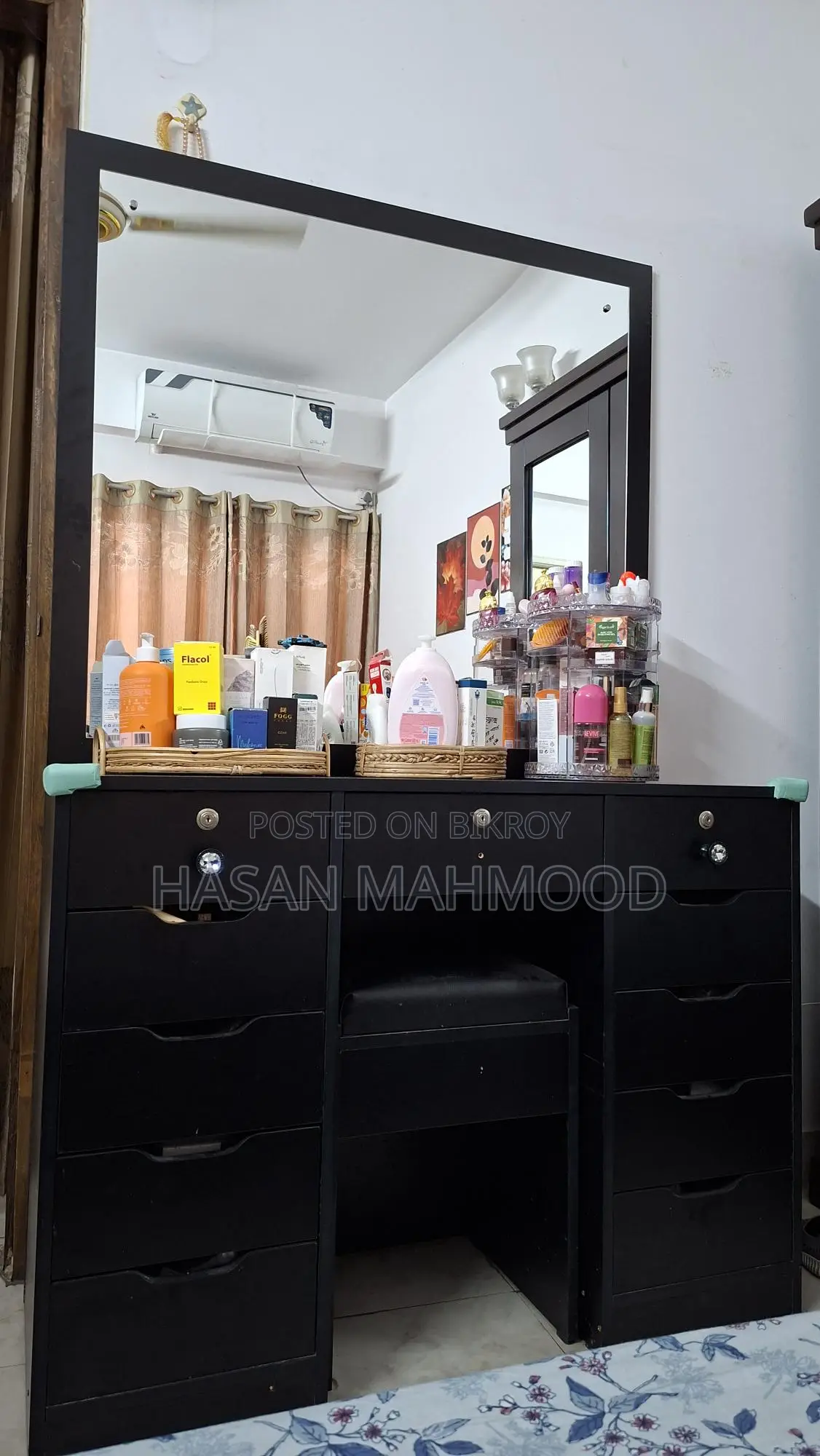 Urgent sale: Vanity/Dressing Table